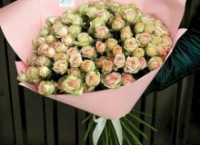 Доставка букетов из кустовых роз: преимущества услуги