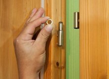 Дверь сама открывается: что нужно делать